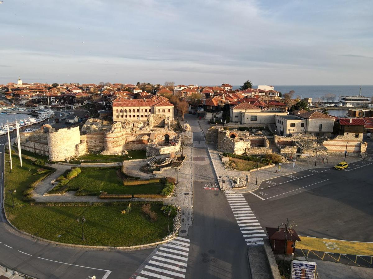Family Hotel Lebed Nesebar Esterno foto