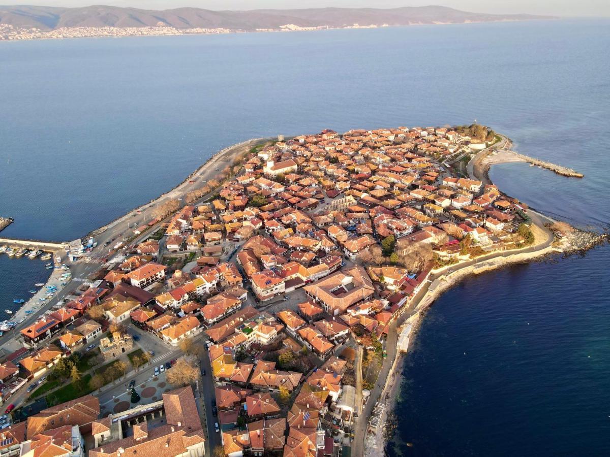 Family Hotel Lebed Nesebar Esterno foto
