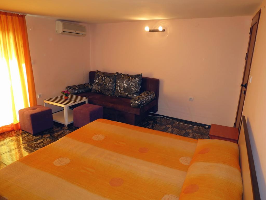Family Hotel Lebed Nesebar Esterno foto